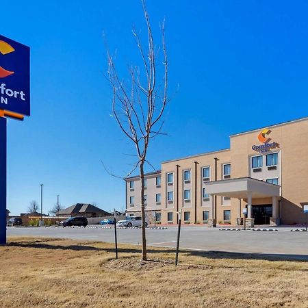 Comfort Inn & Suites Harrah Choctaw Bagian luar foto