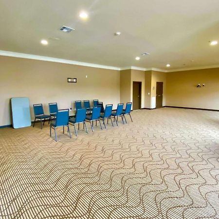 Comfort Inn & Suites Harrah Choctaw Bagian luar foto