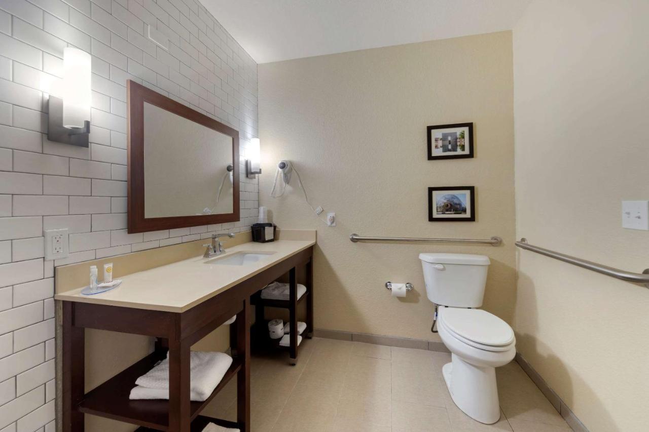 Comfort Inn & Suites Harrah Choctaw Bagian luar foto