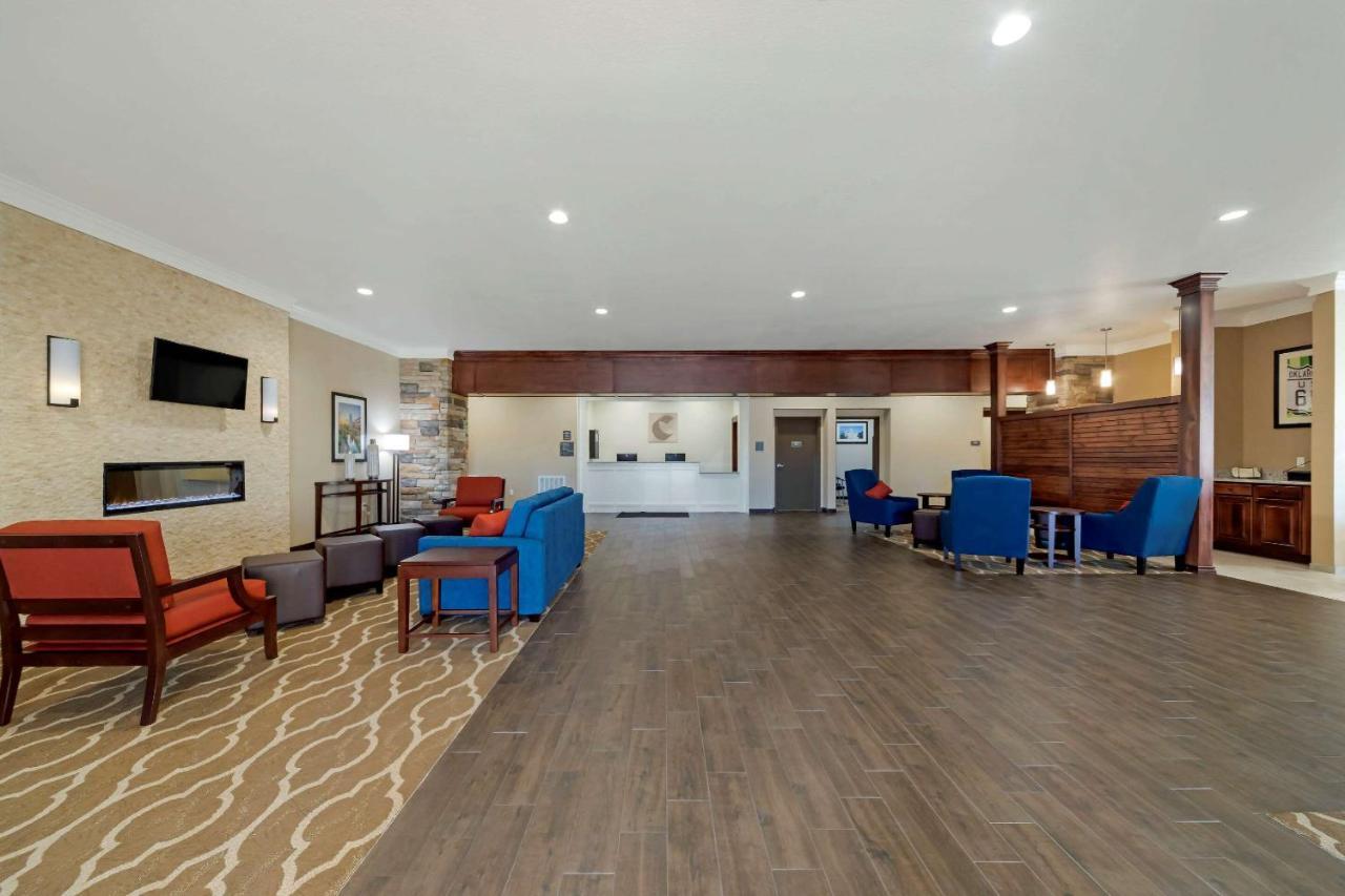 Comfort Inn & Suites Harrah Choctaw Bagian luar foto