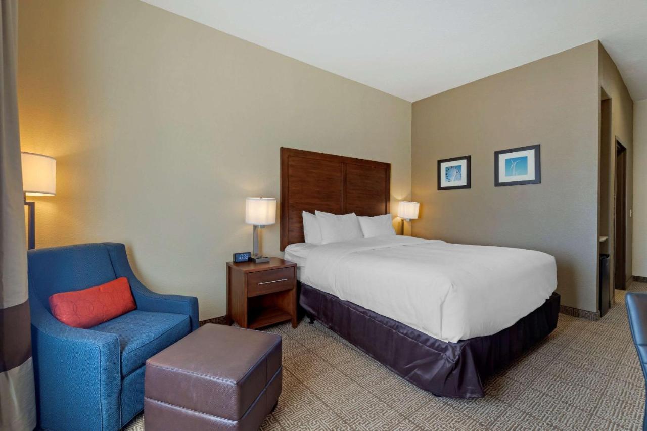 Comfort Inn & Suites Harrah Choctaw Bagian luar foto