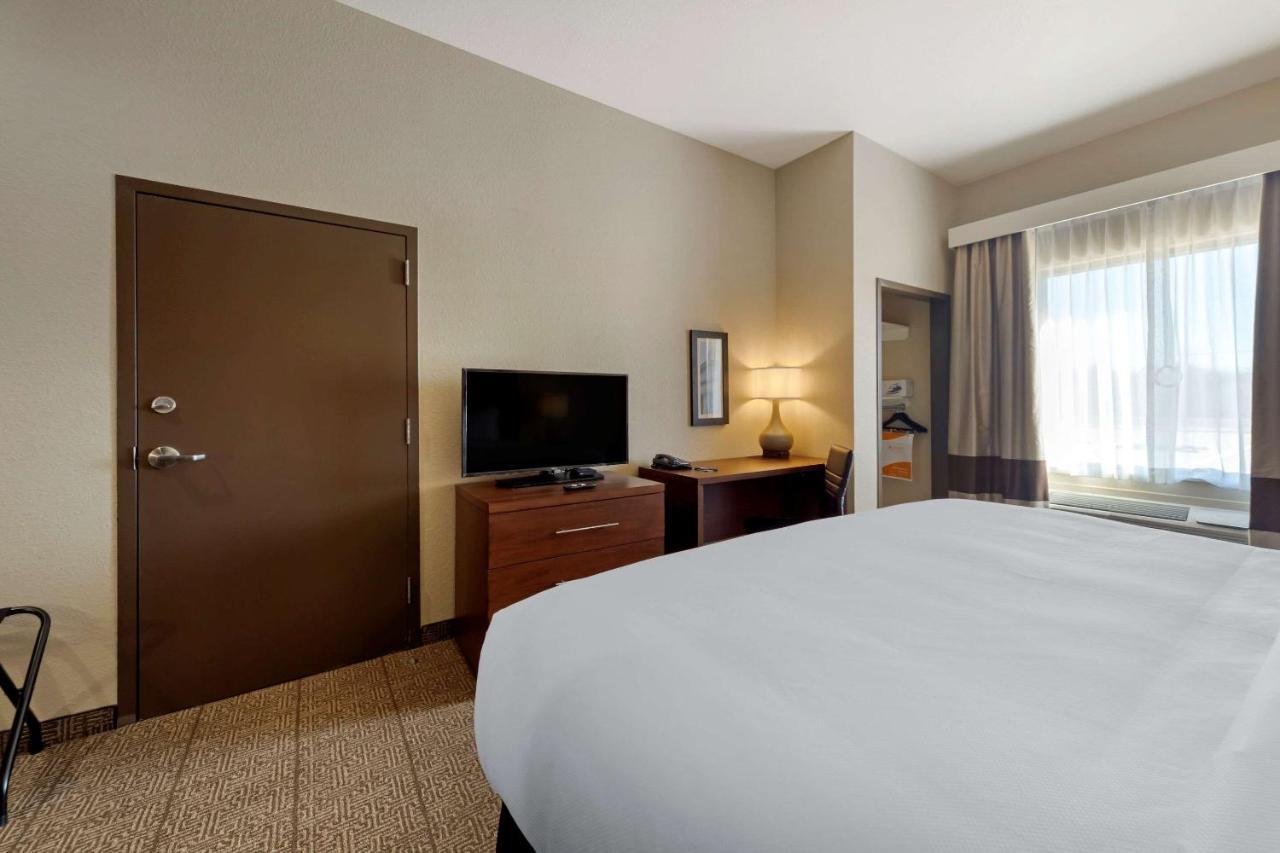 Comfort Inn & Suites Harrah Choctaw Bagian luar foto