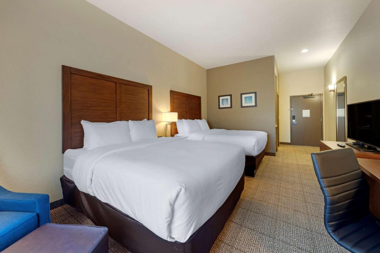 Comfort Inn & Suites Harrah Choctaw Bagian luar foto