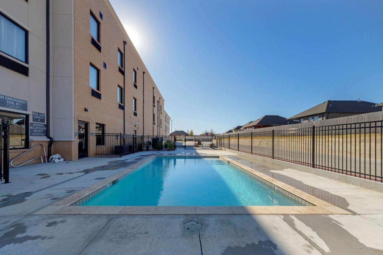 Comfort Inn & Suites Harrah Choctaw Bagian luar foto