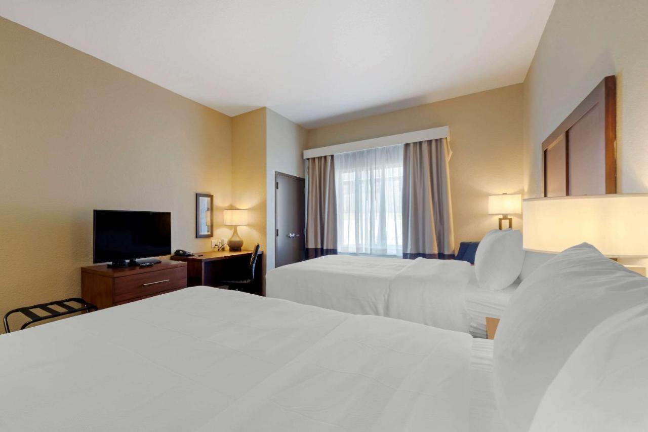 Comfort Inn & Suites Harrah Choctaw Bagian luar foto
