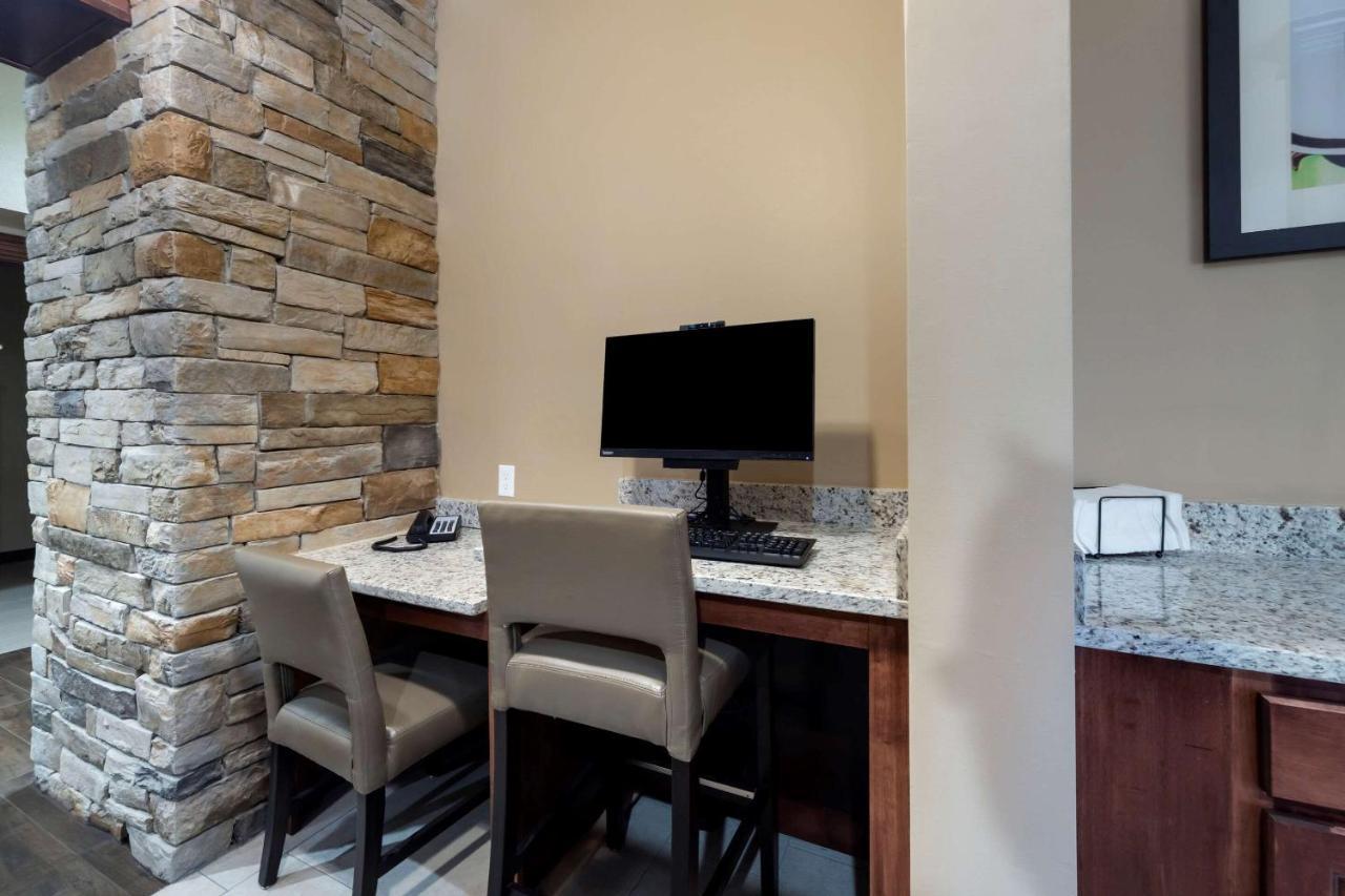 Comfort Inn & Suites Harrah Choctaw Bagian luar foto