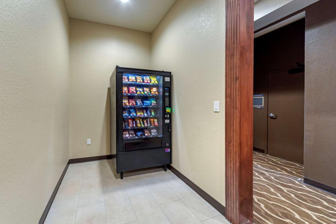 Comfort Inn & Suites Harrah Choctaw Bagian luar foto