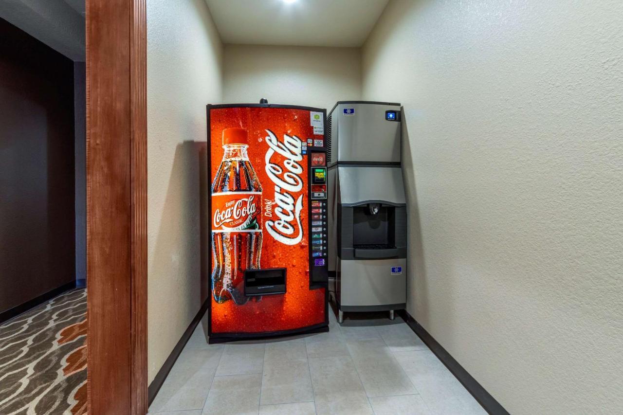 Comfort Inn & Suites Harrah Choctaw Bagian luar foto