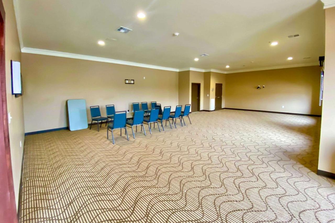 Comfort Inn & Suites Harrah Choctaw Bagian luar foto