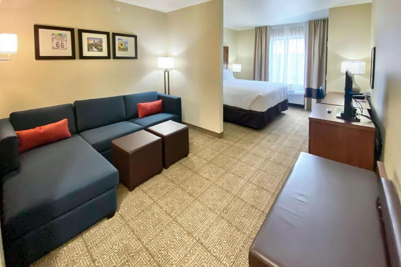 Comfort Inn & Suites Harrah Choctaw Bagian luar foto